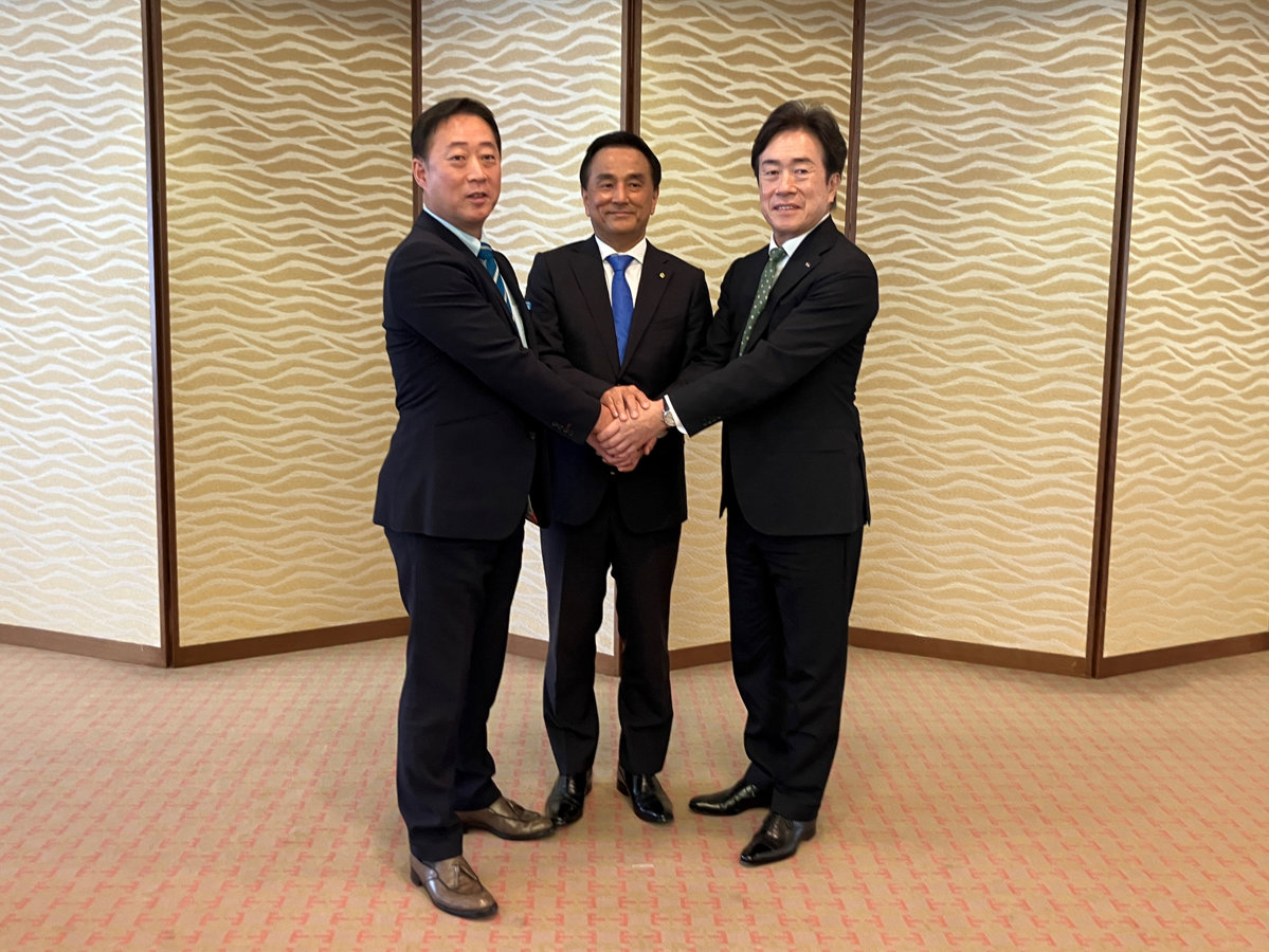 002 | Signing Ceremony for the Construction Agreement of the Iwakuni Plant